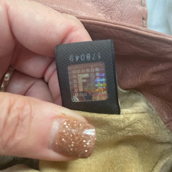 Fendi Rose gold Leather Shoulder Selleria Bag with silver hardware. - Picture 4 of 12